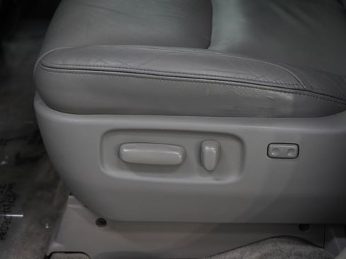 Used 2008 Toyota Sienna XLE Limited FWD image 25