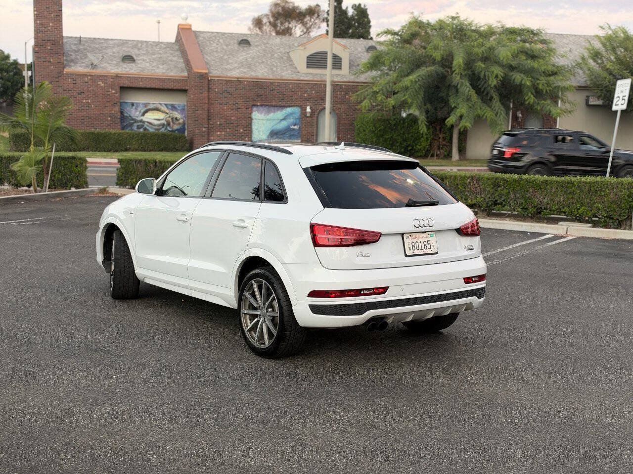 Used 2018 Audi Q3 2.0T Premium Plus w/ Premium Plus Package AWD/4WD image 3