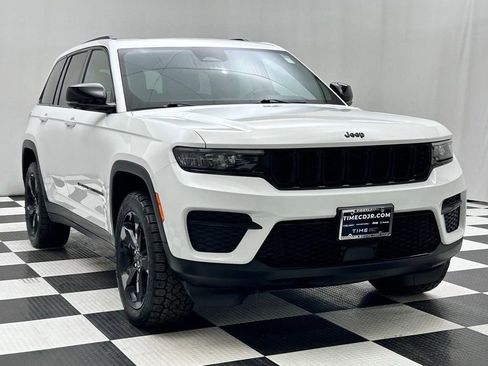 Certified 2023 Jeep Grand Cherokee Altitude image 2