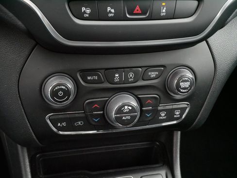 Certified 2023 Jeep Cherokee Altitude Lux image 23