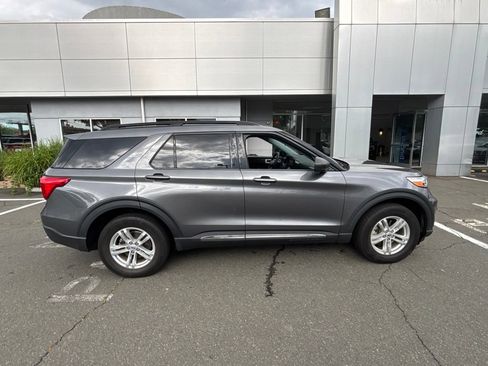 Used 2023 Ford Explorer XLT AWD/4WD image 4