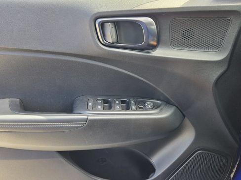 Certified 2025 Hyundai Venue Limited FWD image 26