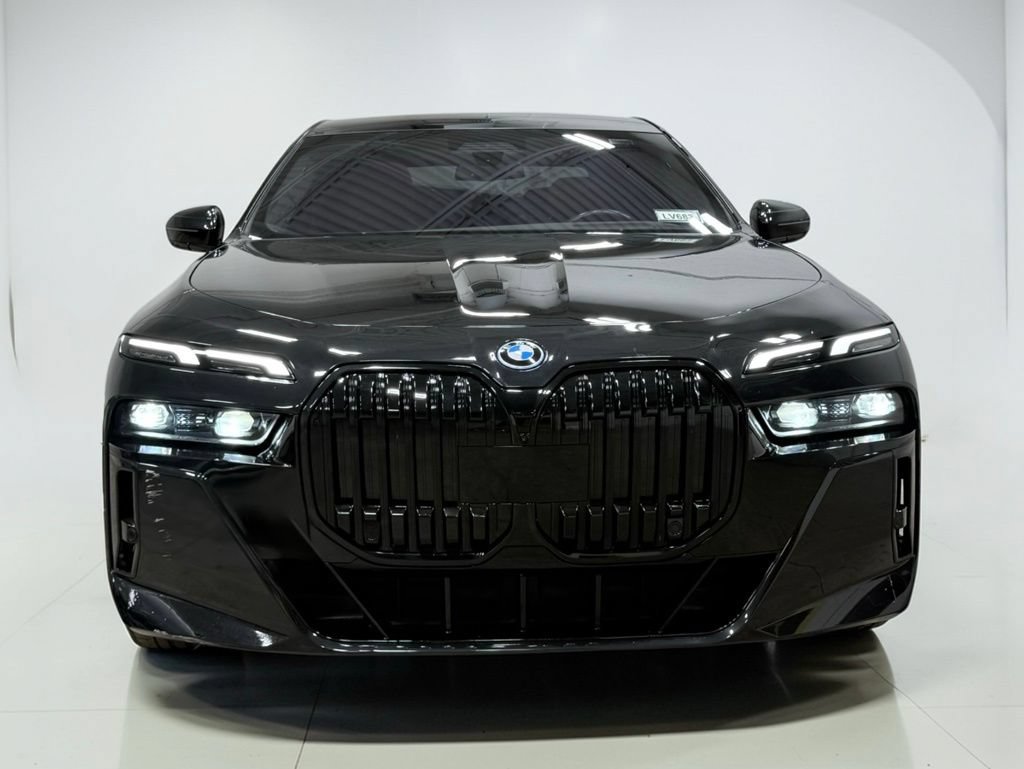Used 2023 BMW i7 xDrive60 AWD/4WD image 11