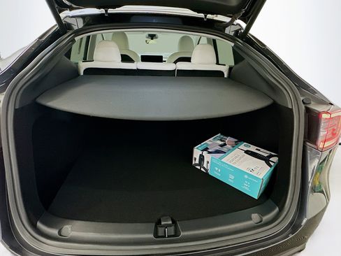 Used 2024 Tesla Model Y Long Range image 31