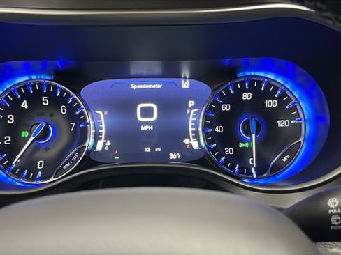 New 2026 Chrysler Pacifica Select AWD/4WD image 17