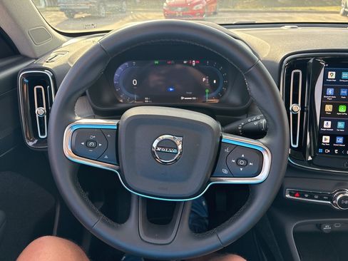 Certified 2025 Volvo XC40 B5 Core image 24