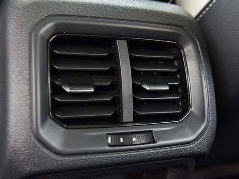 New 2026 Volkswagen Taos SE image 24