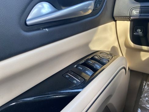 Used 2024 Cadillac Escalade Premium Luxury image 25