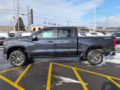 Used 2022 Chevrolet Silverado 1500 LT AWD/4WD image 5