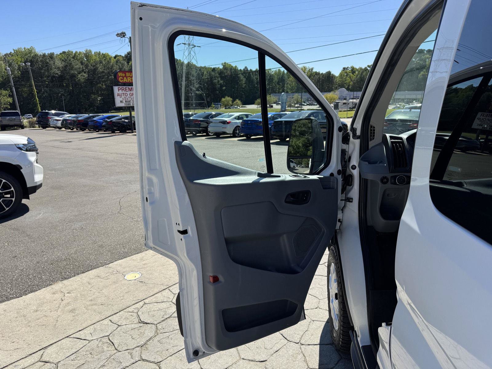 Used 2017 Ford Transit 350 XLT RWD image 5