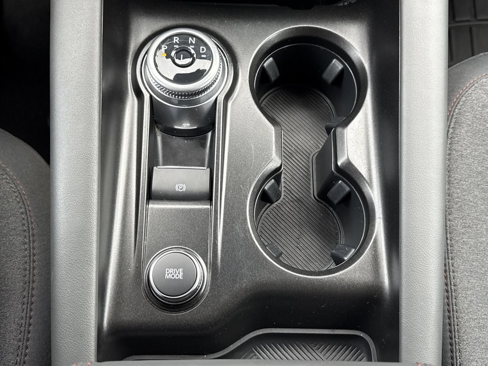 Used 2025 Ford Explorer Active RWD image 31