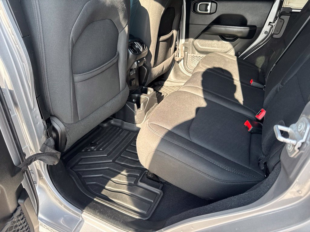 Used 2019 Jeep Wrangler Unlimited Sahara AWD/4WD image 11