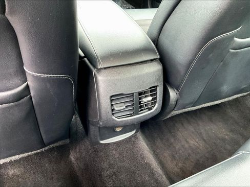Used 2017 Ford Fusion SE w/ Equipment Group 201A FWD image 10