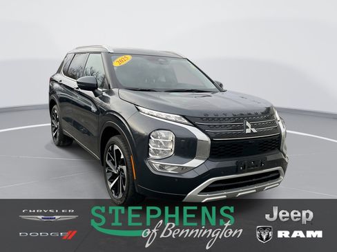 Used 2025 Mitsubishi Outlander SEL image 1