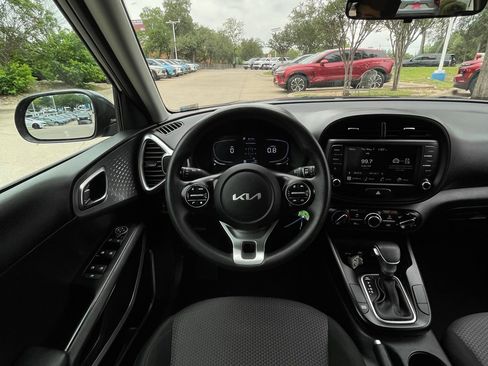 Used 2024 Kia Soul LX w/ Option Group 015 FWD image 11