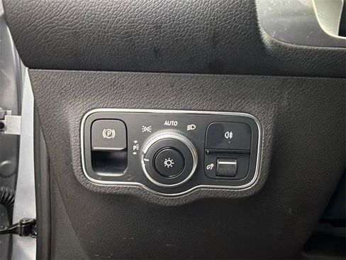 Used 2021 Mercedes-Benz GLB 250 image 34