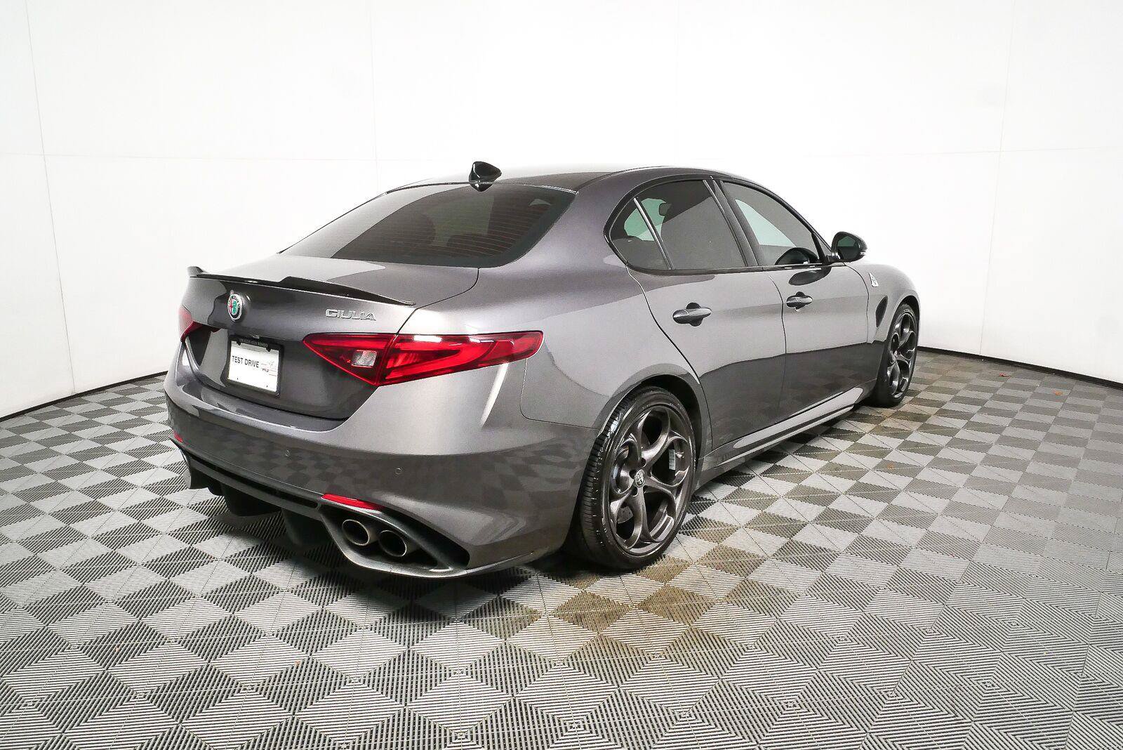 Used 2023 Alfa Romeo Giulia Quadrifoglio RWD image 2