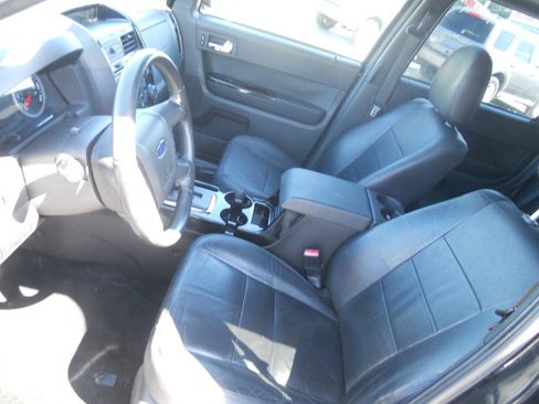 Used 2010 Ford Escape Limited AWD/4WD image 14