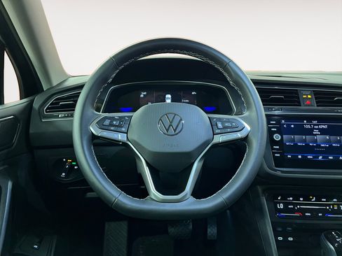 Certified 2024 Volkswagen Tiguan SE FWD image 15