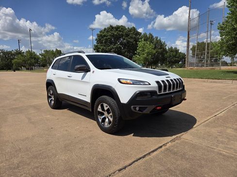 Used 2014 Jeep Cherokee Trailhawk w/ Comfort/Convenience Group AWD/4WD image 28