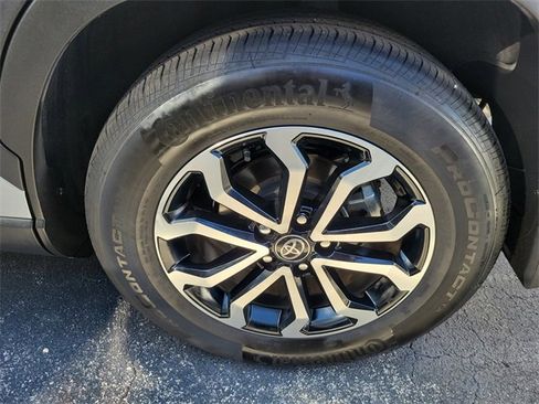 Used 2024 Toyota Corolla Cross SE image 25