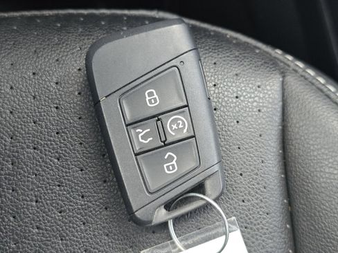 Certified 2023 Volkswagen Tiguan SE R-Line AWD/4WD image 27
