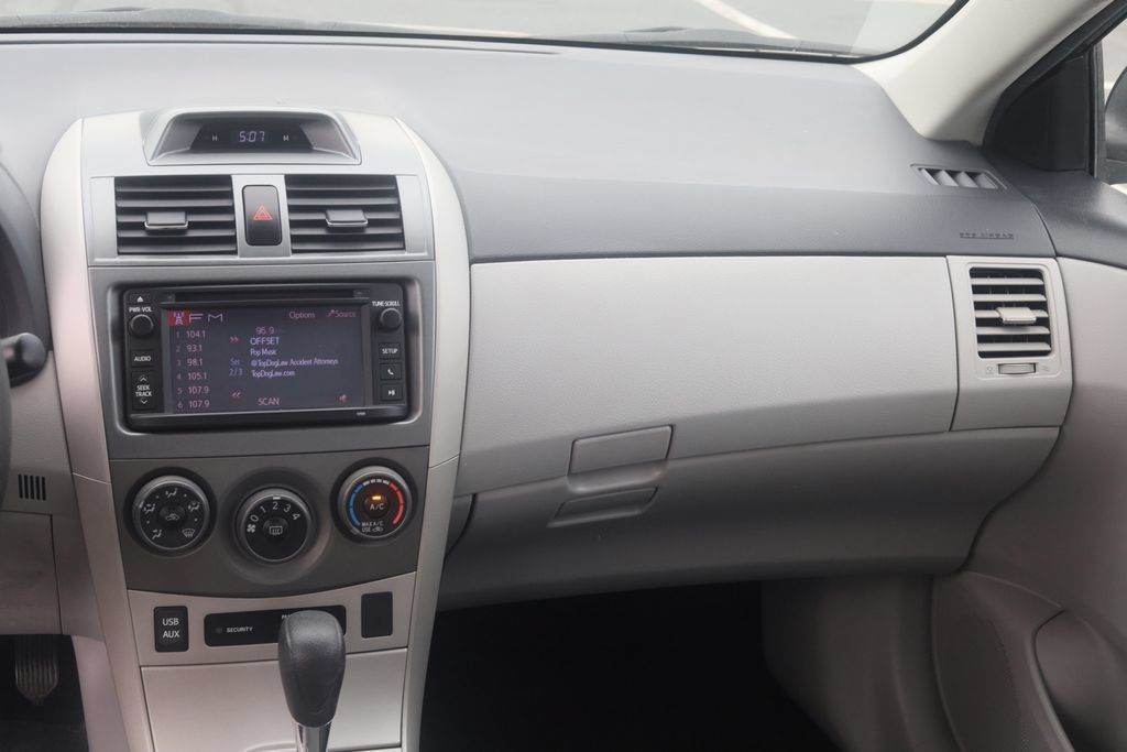 Used 2013 Toyota Corolla LE FWD image 15