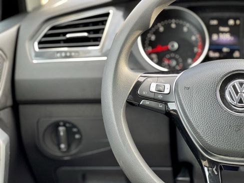 Used 2020 Volkswagen Tiguan S image 37