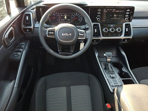 Used 2023 Kia Sorento LX FWD image 22