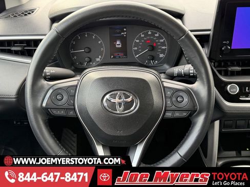 Used 2025 Toyota Corolla Cross LE image 15