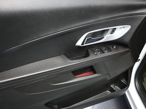 Used 2017 Chevrolet Equinox LT w/ Convenience Package image 11