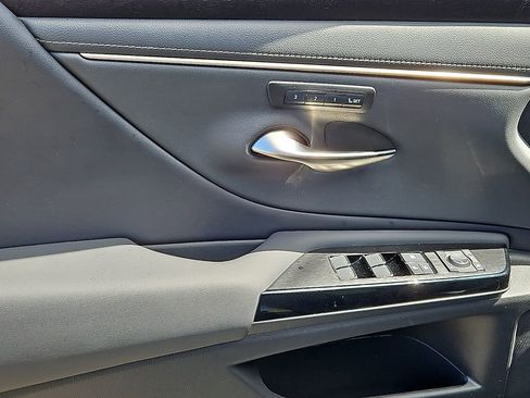 Used 2023 Lexus ES 350 w/ Premium Package image 12