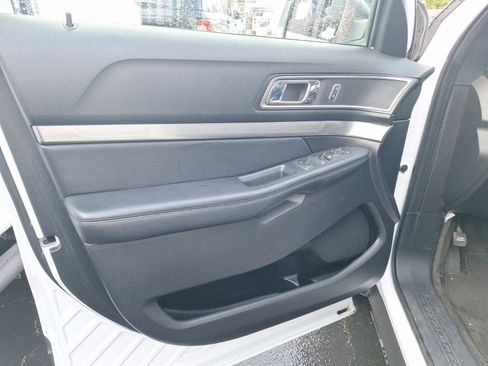 Used 2018 Ford Explorer XLT image 15
