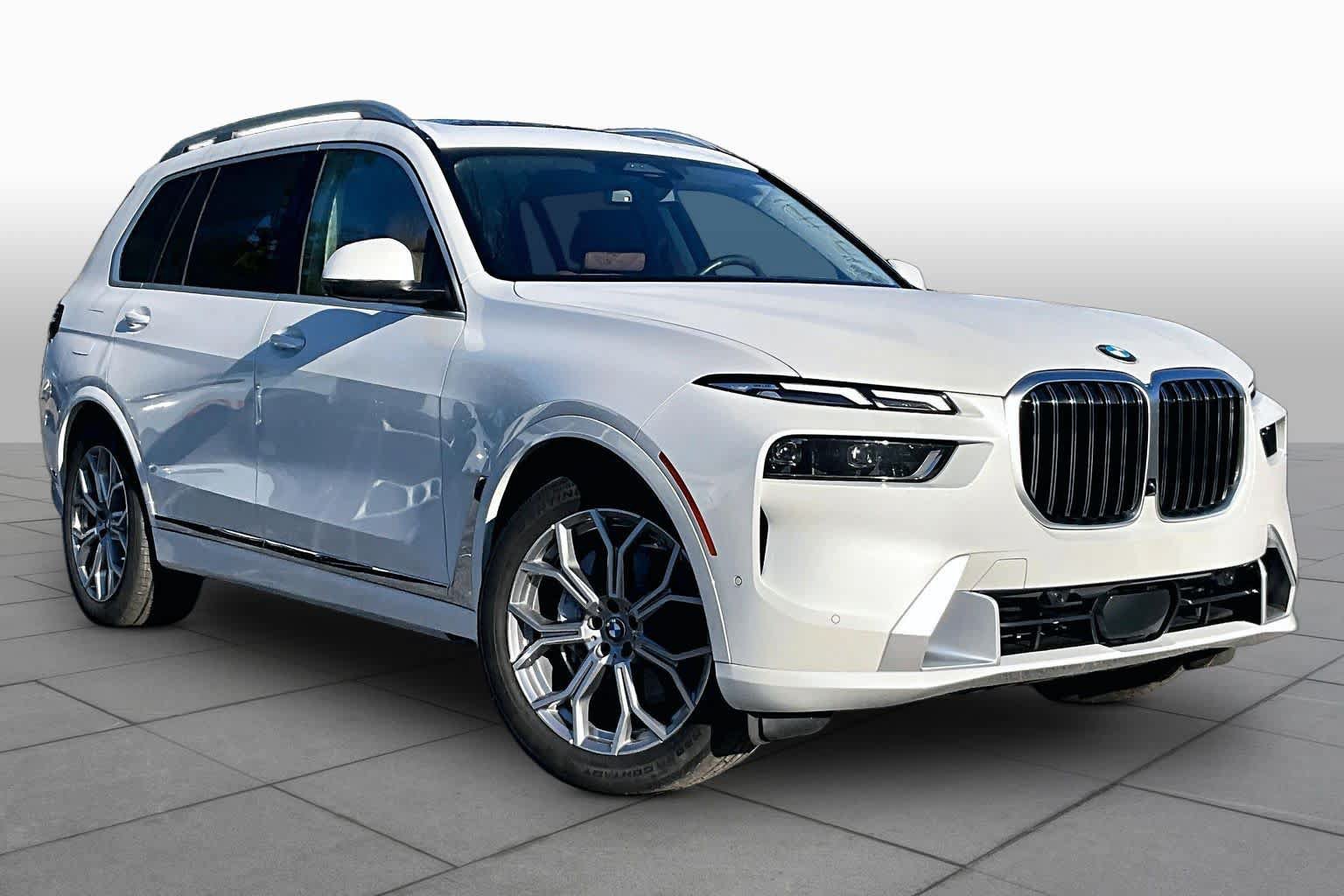 Used 2025 BMW X7 xDrive40i w/ Premium Package AWD/4WD image 3