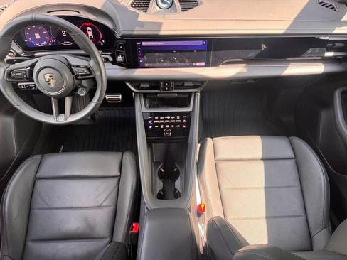 Certified 2025 Porsche Macan Turbo Electric AWD/4WD image 21