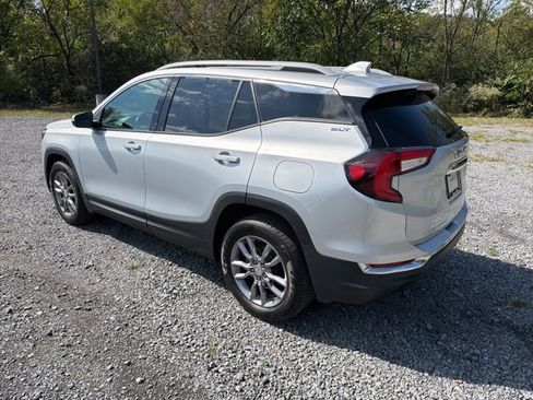 Used 2022 GMC Terrain SLT image 3