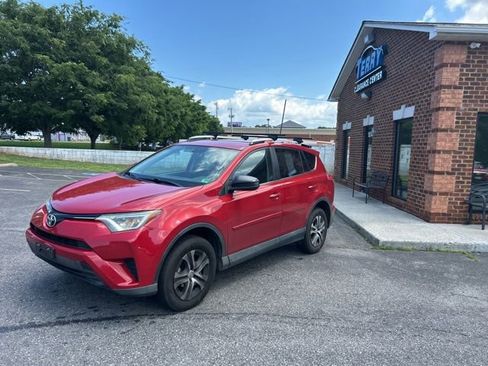 Used 2016 Toyota RAV4 LE AWD/4WD image 2