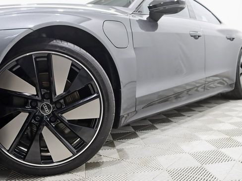 Used 2023 Audi e-tron GT Prestige image 5