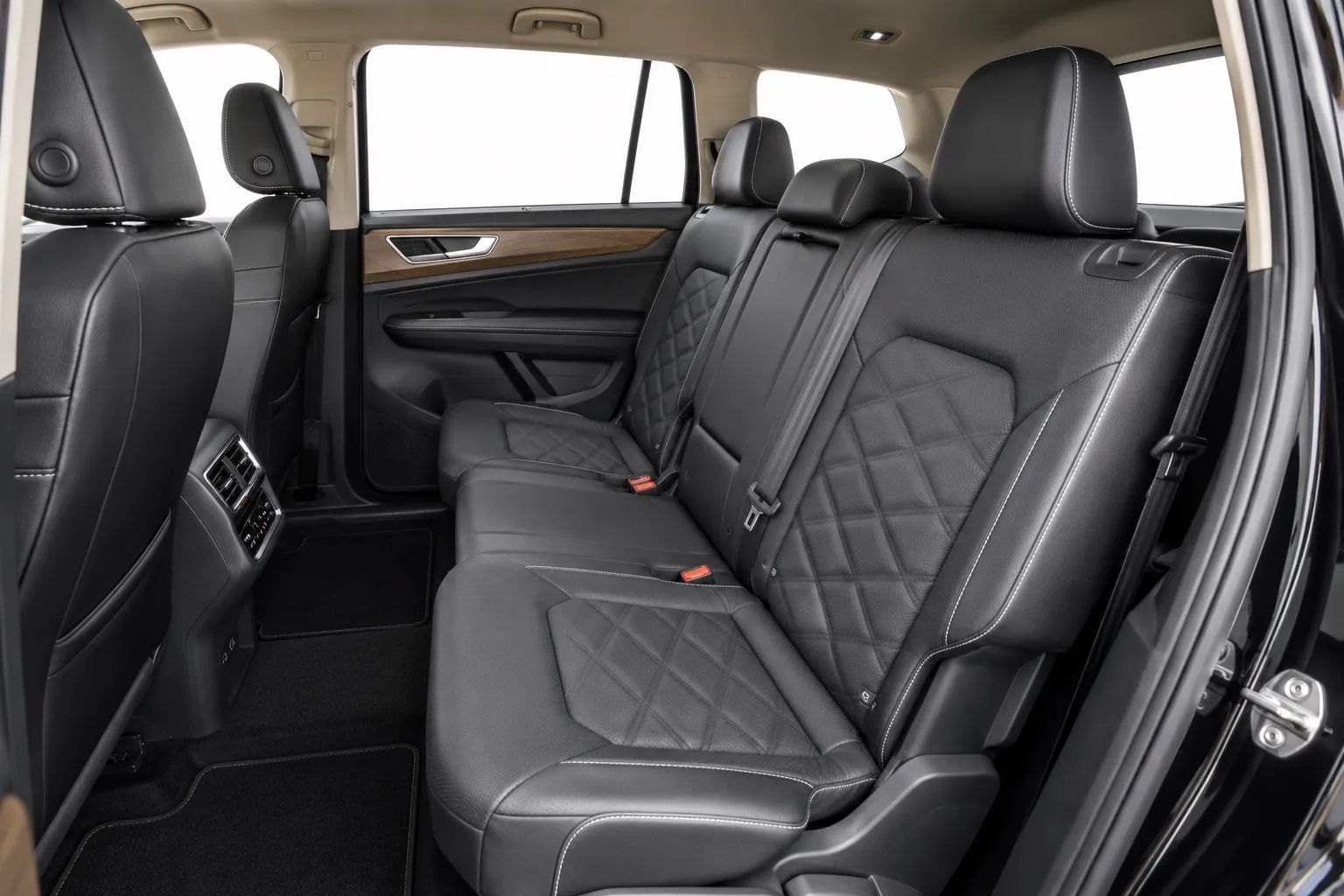 Used 2025 Volkswagen Atlas SE AWD/4WD image 15