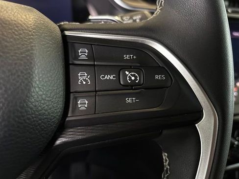 Used 2023 Jeep Grand Cherokee L Laredo AWD/4WD image 21