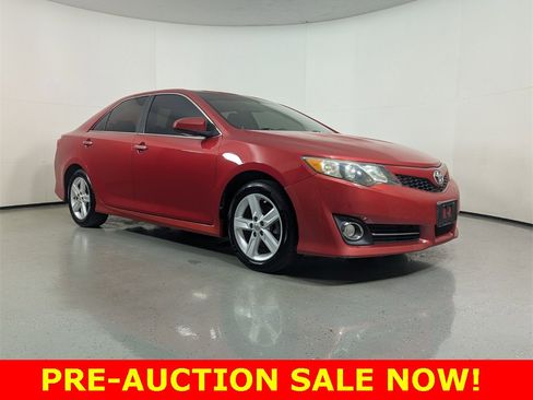 Used 2014 Toyota Camry L image 1
