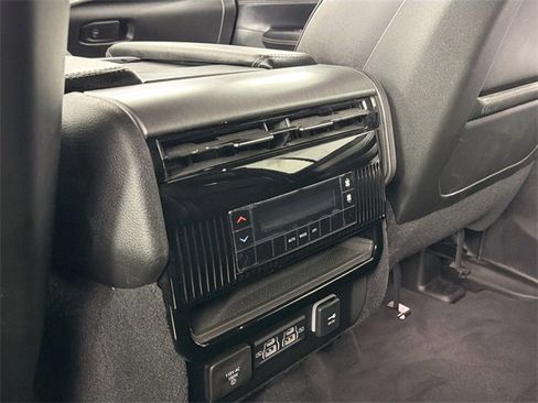 Used 2025 Jeep Wagoneer 4WD image 27