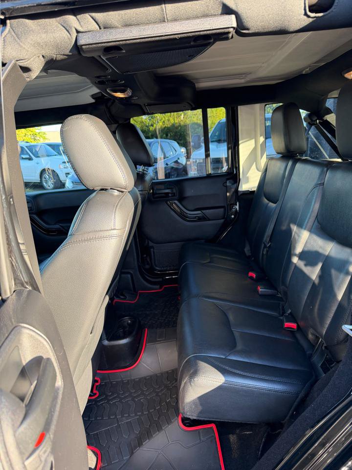 Used 2015 Jeep Wrangler Unlimited Sahara AWD/4WD image 18
