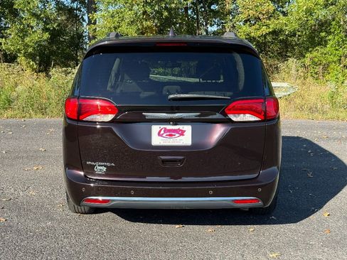 Used 2018 Chrysler Pacifica Touring Plus w/ Tire & Wheel Group image 6