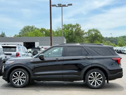 Certified 2025 Ford Explorer ST-Line AWD/4WD image 44