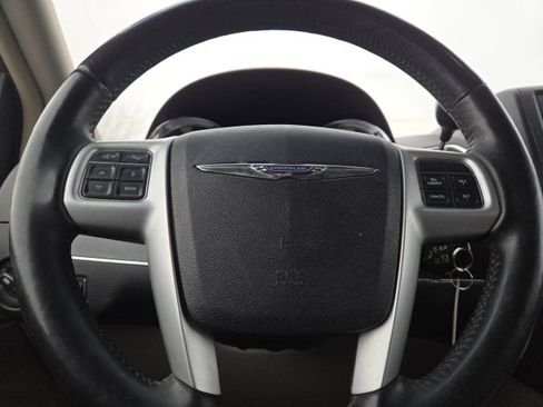 Used 2015 Chrysler Town & Country Touring w/ Driver Convenience Group image 16