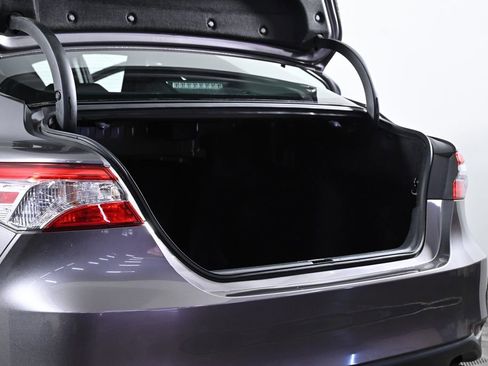 Used 2019 Toyota Camry LE image 27