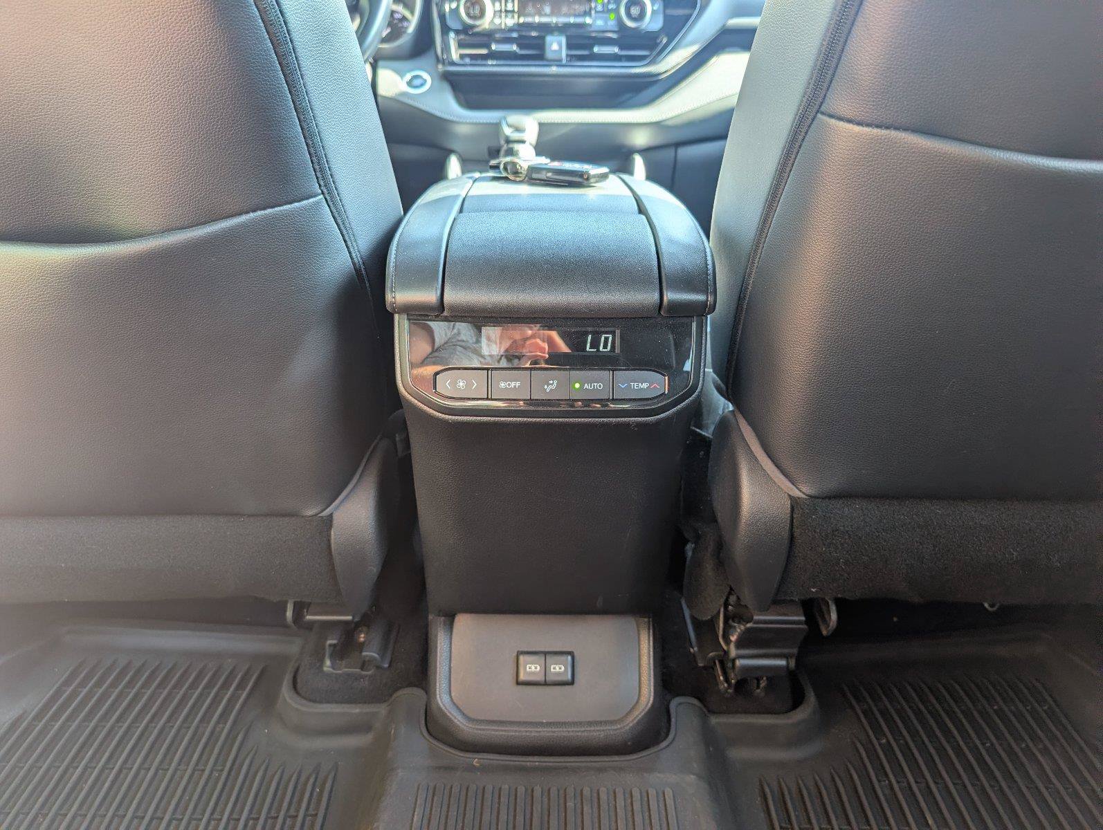 Used 2022 Toyota Highlander XSE FWD image 36