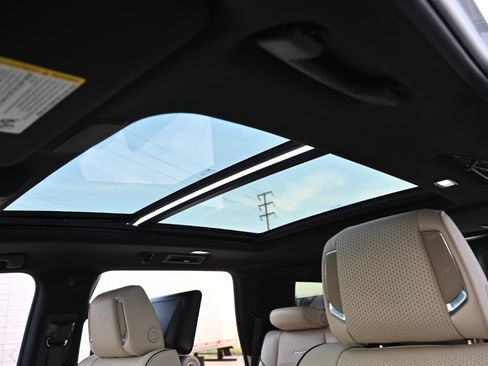 Used 2021 Cadillac Escalade Premium Luxury image 32