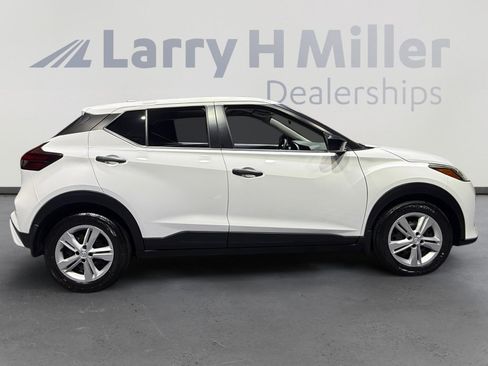 Certified 2025 Nissan Kicks Play S FWD image 6